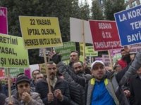 TEKELCİLERDEN İÇKİ SATIŞI SINIRLAMASINA EYLEMLİ PROTESTO