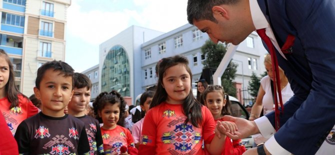GÖKHAN YÜKSEL ÖĞRENCİLERİ İLK GÜNDE YALNIZ BIRAKMADI