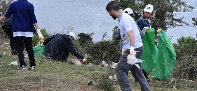 TABUREDEN GİYSİYE KİLOLARCA ÇÖP TOPLADILAR