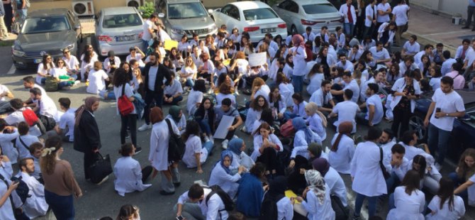 İSTANBUL ÜNİVERSİTESİ'NDE DEPREM  EYLEMİ