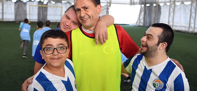 BAŞKAN YAZICI ÖZEL ÇOCUKLARI SAHADA YALNIZ BIRAKMADI