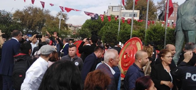 KARTAL'DA 29 EKİM KUTLAMA TÖRENLERİNDE VALİLİK PROTESTO EDİLDİ