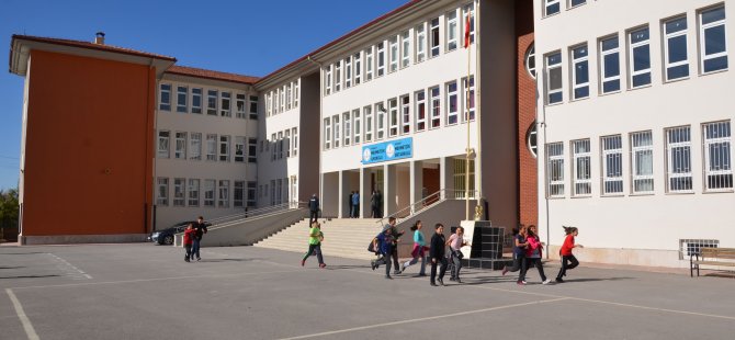 İNFİAL YARATAN OLAY SONRASI  OKUL MÜDÜRÜ AÇIĞA ALINDI