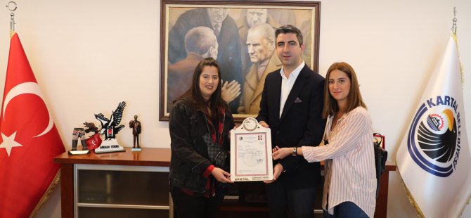 BAŞKAN GÖKHAN YÜKSELYENİ İŞ YERİ AÇAN  ESNAFLARA RUHSATLARINI VERDİ