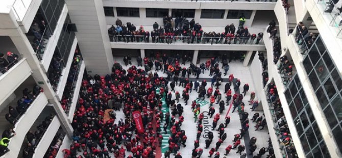 BELEDİYE BİNASI İÇİNDE  İLGİNÇ ZAM PROTESTOSU