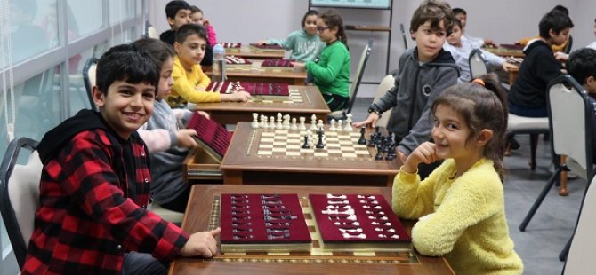 PENDİK BELEDİYESİ'NDEN ÇOCUKLARA ÜCRETSİZ SATRANÇ KURSU