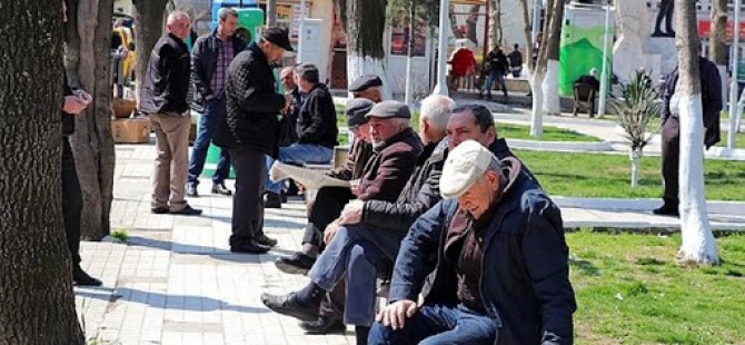 65 YAŞ ÜSTÜ VATANDAŞLARIN SOKAĞA ÇIKMASI YASAKLANDI