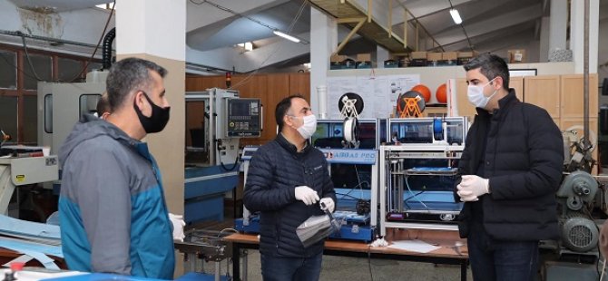 KARTALLI ÖĞRETMEN VE ÖĞRENCİLER MASKE ÜRETİMİNE BAŞLADI