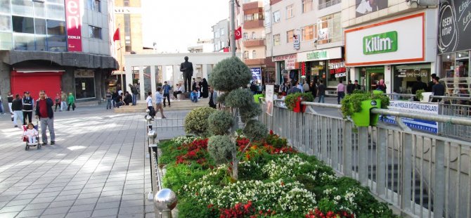 İSTANBUL'UN EN İŞLEK CADDESİ 15 GÜN SÜREYLE KAPATILDI