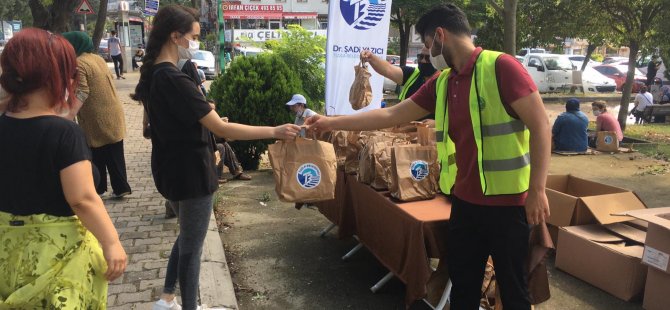 TUZLA BELEDİYESİ SINAVA GİREN  ÖĞRENCİLERİ İKRAMLARLA KARŞILADI