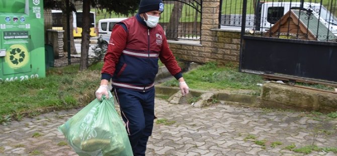 PENDİK'TE BAYAT EKMEKLER SOKAK HAYVANLARINA GERİ DÖNÜYOR