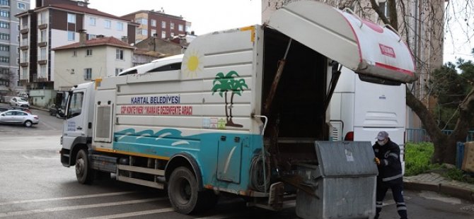 KARTAL BELEDİYESİ  ÇÖP KONTEYNIRLARINI YIKAYIP DEZENFEKTE EDİYOR