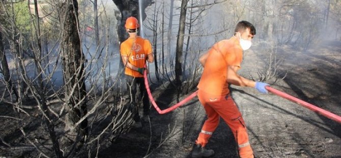 ANTALYA GÜNDOĞMUŞ'TA ÇIKAN ORMAN YANGINI İLÇE MERKEZİNE YAKLAŞIYOR