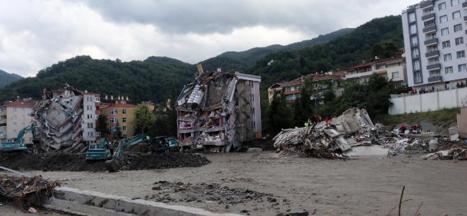 KARADENİZ'DE MEYDANA GELEN SEL FELAKETİNDE CAN KAYBI 40'A YÜKSELDİ