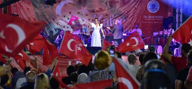 TUZLA'DA 30 AĞUSTOS ZAFER BAYRAMI COŞKUSU ASLI HÜNEL İLE ZİRYEYE ÇIKTI