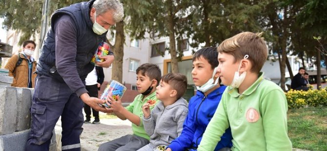 TUZLALI ÇOCUKLARDAN YÜREKLERİ ISITAN GÖRÜNTÜ