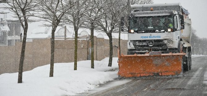 PENDİK BELEDİYESİ EKİPLERİ KAPANAN YOLLARI AÇMAK  ÇALIŞMALARINA  DEVAM EDİYOR