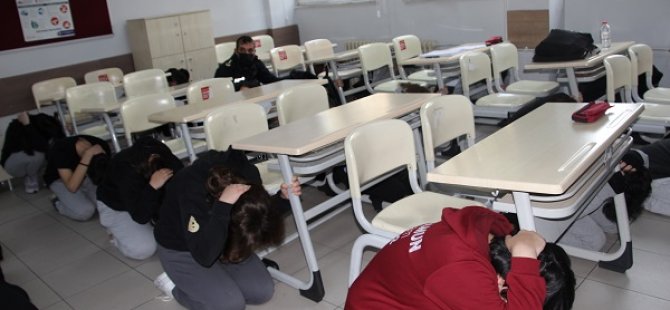 BURAK BORA ANADOLU LİSESİ ÖĞRENCİLERİ'NDEN DEPREM ANI VE TAHLİYE TATBİKATI