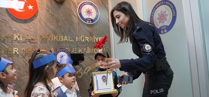 AÇEM’Lİ MİNİKLERDEN TUZLA İLÇE EMNİYET MÜDÜRLÜĞÜ’NE POLİS HAFTASI ZİYARETİ