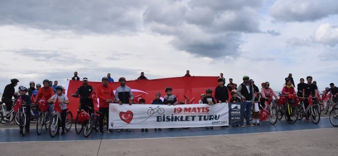DEV TÜRK BAYRAĞI'NA PEDAL ÇEVİREREK EŞLİK ETTİLER