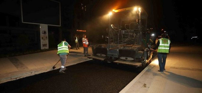 HÜRRİYET CADDESİ'NİN TRAFİĞE AÇILMASI İÇİN BELEDİYE EKİPLERİNDEN YOĞUN MESAİ