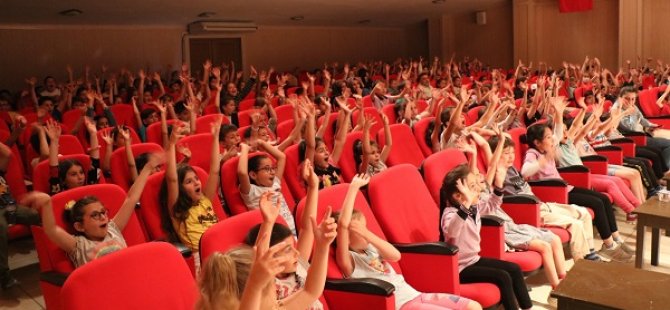 AŞKAN YAZICI’DAN, KARADENİZDEKİ 11 ŞEHRİN ÇOCUKLARINA KARNE HEDİYESİ