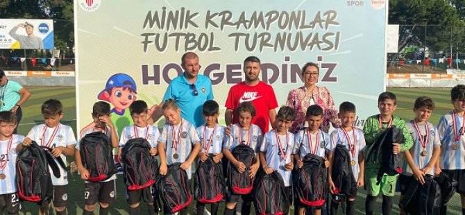 ÜMRANİYE’DE 3’ÜNCÜ ‘MİNİK KRAMPONLAR FUTBOL TURNUVASI’ DÜZENLENDİ