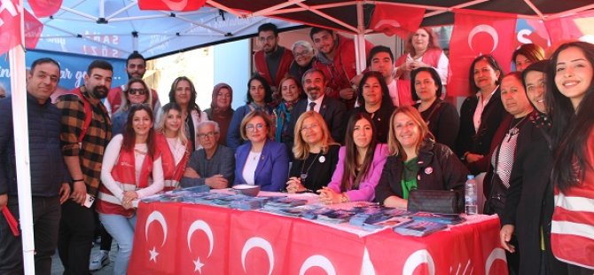 CHP İSTANBUL 1. BÖLGE MİLLETVEKİLİ ADAYLARI CHP SEÇİM STANDINI ZİYARET ETTİ