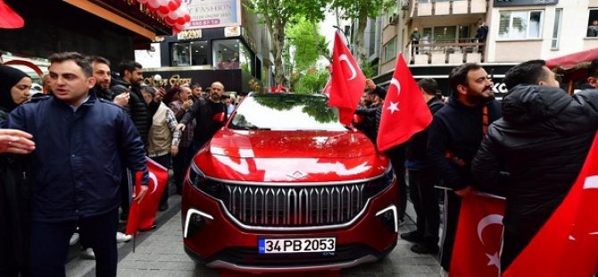 MİLLİ OTOMOBİL TOGG PENDİK'TE YOĞUN İLGİ GÖRDÜ