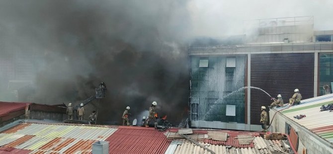 KARTAL BELEDİYESİ EKİPLERİ ATAŞEHİR'DE ÇIKAN YANGININ SÖNDÜRÜLMESİNE DESTEK VERDİ