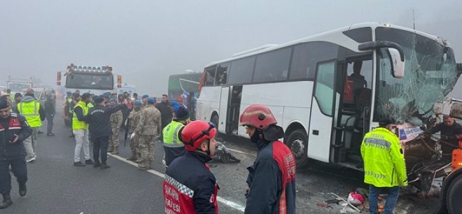 SAKARYA KUZEY MARMARA OTOYOLU'NDA ZİNCİRLEME KAZA! 10 VATANDAŞ HAYATINI KAYBETTİ