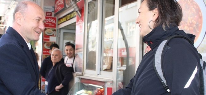 TARIK BALYALI'YA KAYNARCA SEMT PAZARINDA YOĞUN İLGİ