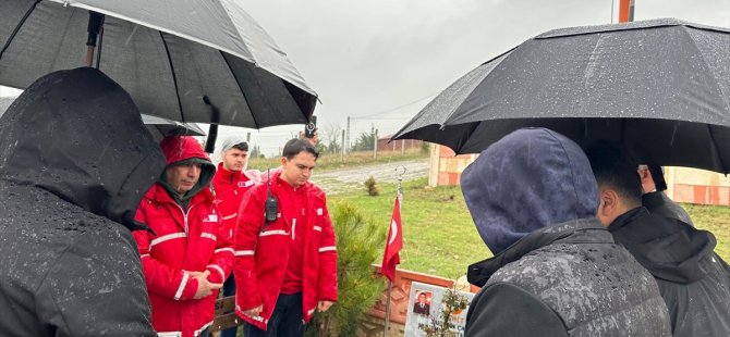 TÜRK KIZILAYI PENDİK ŞUBESİ ELAZIĞ'DA ŞEHİT KABİRLERİNİ ZİYARET ETTİ