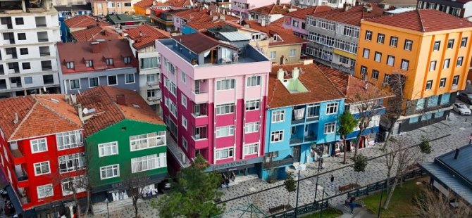 TARİHİ KUMAŞÇILAR ÇARŞISI YENİLENEN ÇEHRESİYLE DİKKAT ÇEKİYOR