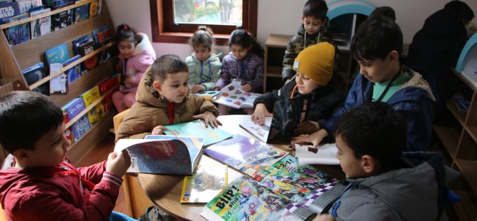 MİNİKLERDEN 'KÜTÜPHANELER HAFTASI'NDA RIFAT ILGAZ EĞLENCELİ ÇOCUK KÜTÜPHANESİ'NE YOĞUN İLGİ