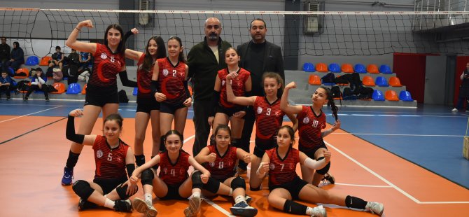 PENDİK’TE OKUL SPORLARI VOLEYBOL TURNUVASI COŞKUSU