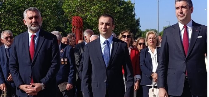 KARTAL'DA 19 MAYIS COŞKUSU ÇELENK SUNUMUYLA BAŞLADI