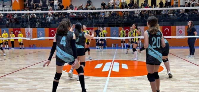 MİNİK SULTANLAR ÜMRANİYE'DE VALEYBOL COŞKUSU YAŞATTI