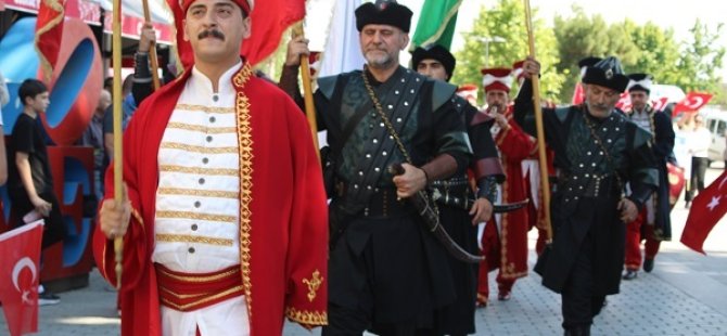 İSTANBUL'UN FETİHİNİN 572. YIL DÖNÜMÜ PENDİK'TE COŞKUYLA KUTLANDI