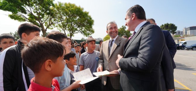 BAŞKAN AHMET CİN, ÖĞRENCİLERİN KARNE SEVİNCİNE ORTAK OLDU