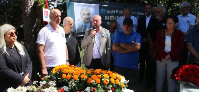 ESKİ BAKAN MEHMET MOĞULTAY KABRİ BAŞINDA ANILDI