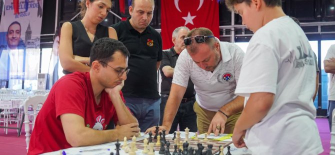 HALİÇ'İN KIYISINDA SATRANÇ ŞÖLENİ: BEYOĞLU SATRANÇ TURNUVASI SONA ERDİ