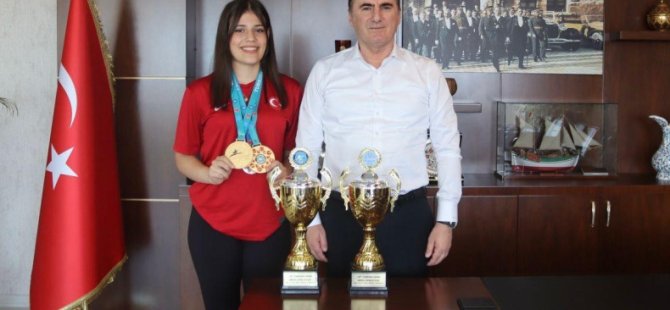 KİCK BOKS DÜNYA ŞAMPİYONU SÜMEYYE HATUN'DAN KAYMAKAM MEHMET YILDIZ'A ZİYARET