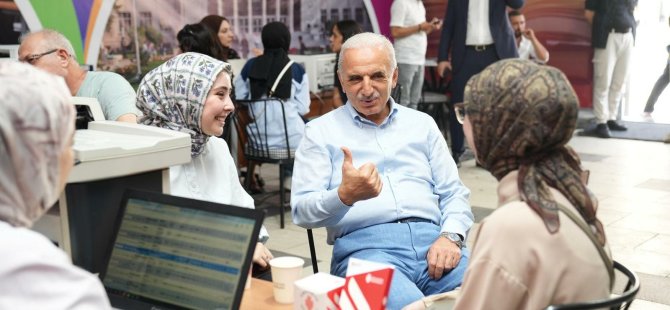 BAŞKAN İSMET YILDIRIM, TERCİH DANIŞMANLIĞI ÇADIRINDA GENÇLERLE BULUŞTU