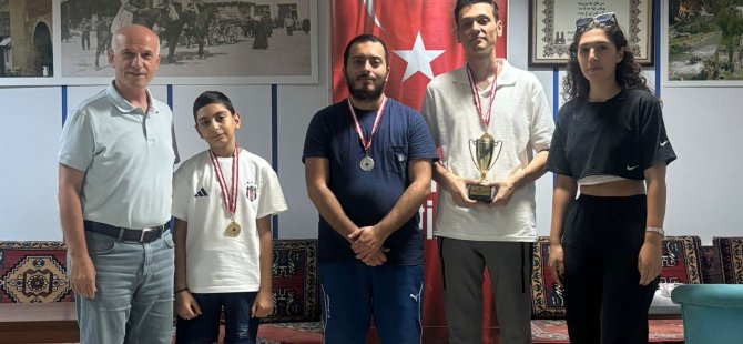 MALTEPE'DE SATRANÇ COŞKUSU:SARP İÇER VE YUNUS EMRE YÜCEBAŞ'IN BAŞARISI