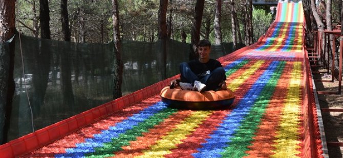 PENDİK KORUSU’NA RENKLİ DEV KAYDIRAK