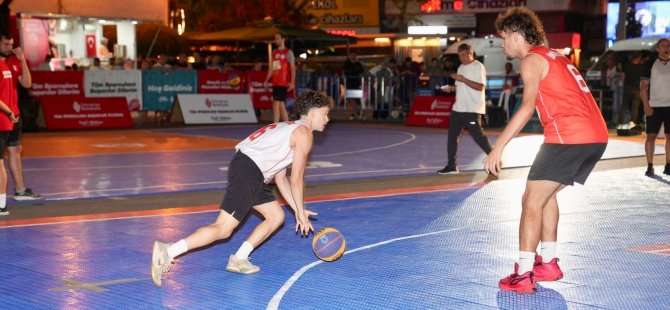ÜMRANİYE’DE 3X3 SOKAK BASKETBOLU TURNUVASI NEFES KESTİ
