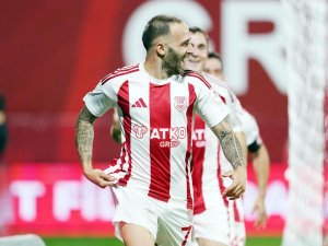 PENDİKSPOR SİVASPOR'U KENDİ EVİNDE MAĞLUP ETTİ