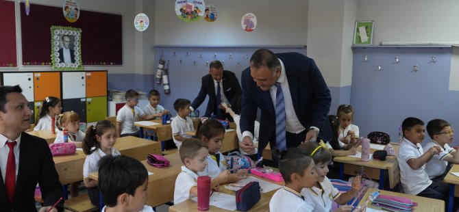 KARTAL BELEDİYESİ YÖNETİCİLERİ ÖĞRENCİLERİN İLK DERS ZİLİ HEYECANINA ORTAK OLDU