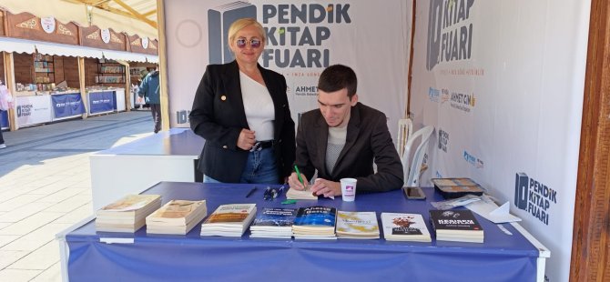 YAZARIMIZ YUNUS EMRE YÜCEBAŞ PENDİK KİTAP FUARI'NDA OKURLARIYLA BULUŞTU